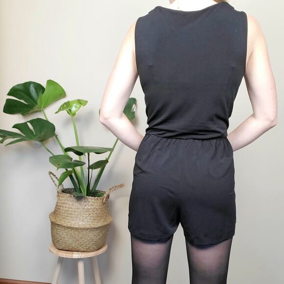 BCBGeneration Black VNeck Faux Wrap Gathered Tank Romper Womens XSmall - Picture 3 of 6